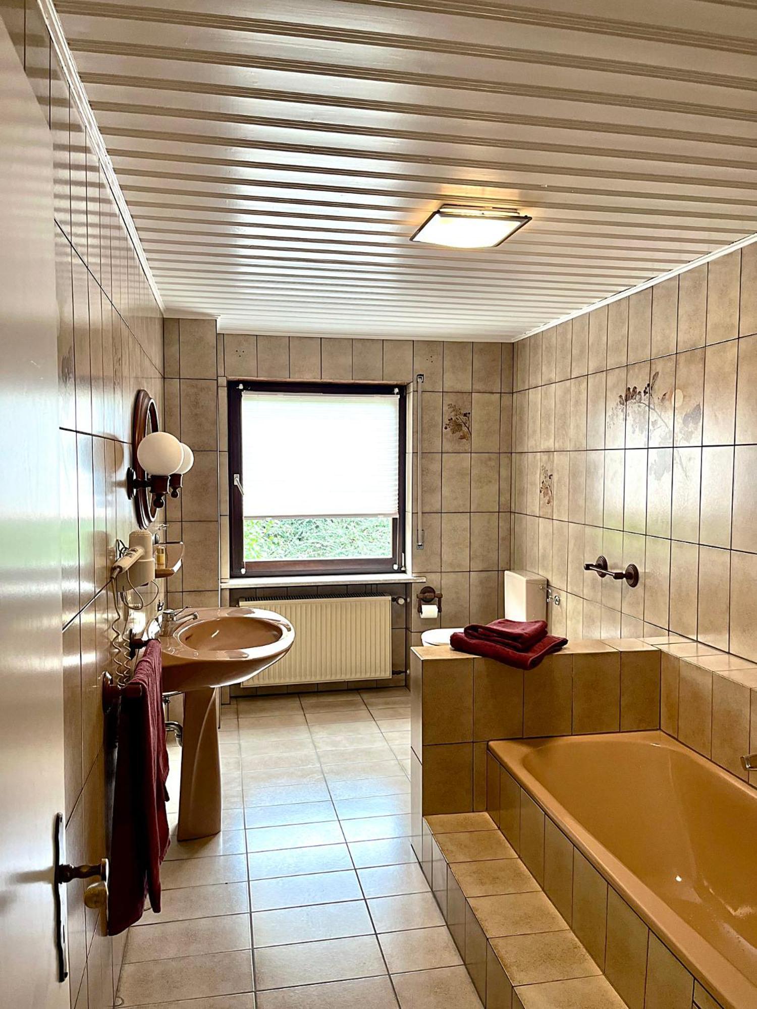 Pension 1595 Im Weingut Botzet Maring-Noviand Luaran gambar