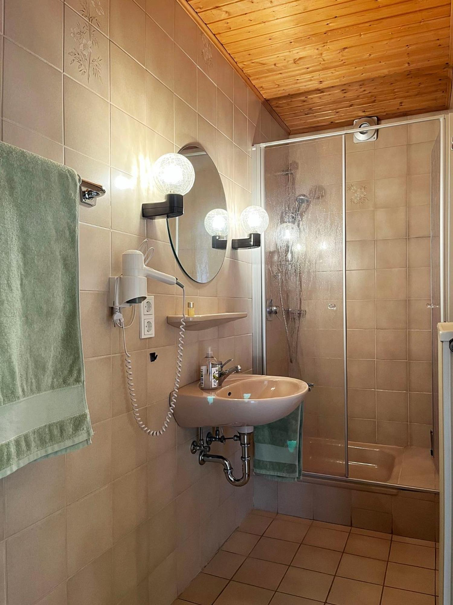 Pension 1595 Im Weingut Botzet Maring-Noviand Luaran gambar